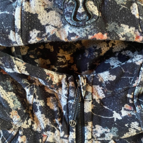 Lululemon Scuba Hoodie - Picture 4 of 4